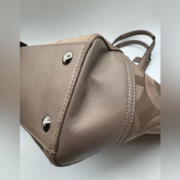 Coach Tan Signature Tote Bag | Very Good Condition - Picture 8 of 15
